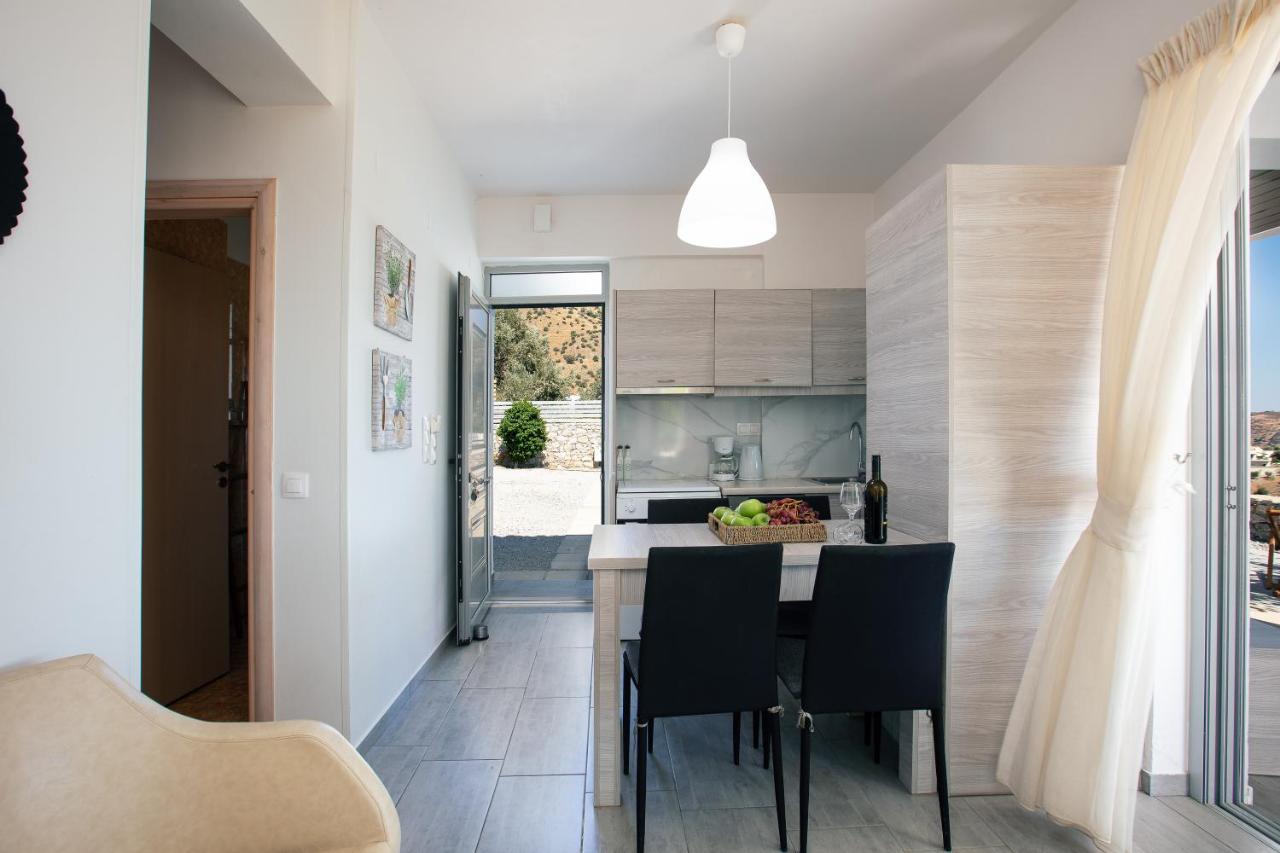 Evgoro Luxury Suites อาเยียกาลินี ภายนอก รูปภาพ