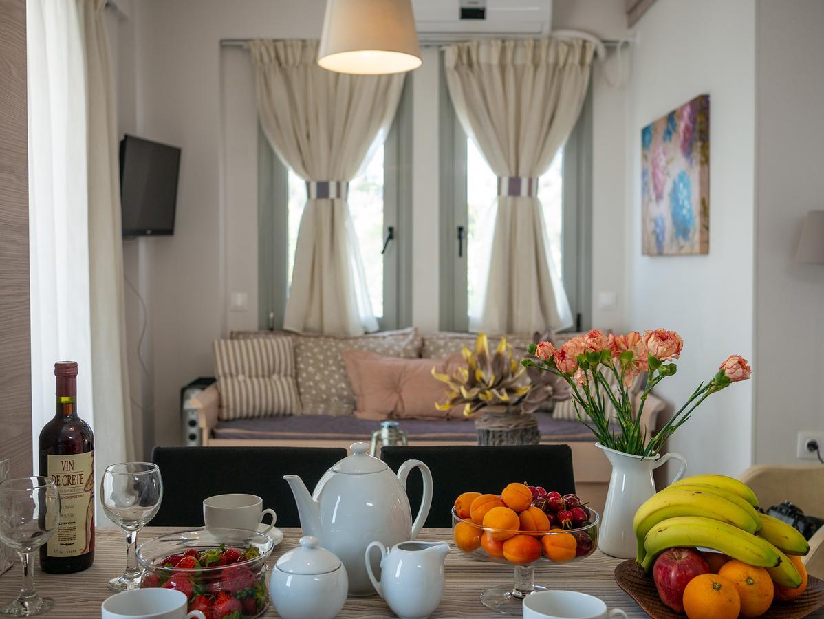 Evgoro Luxury Suites อาเยียกาลินี ภายนอก รูปภาพ